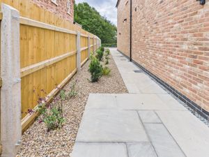 Side Elevaton- click for photo gallery